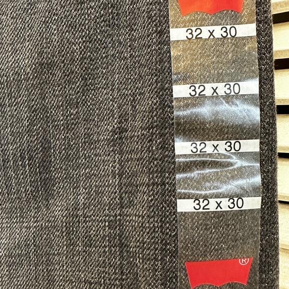 Brand new Levi’s 505 Straight Fit Jeans. Size 32x30 - Picture 4 of 5